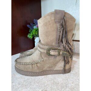 Vintage-Style Very G Womens Fringe Suede Wedge Boots With Decorative Buckle & Si